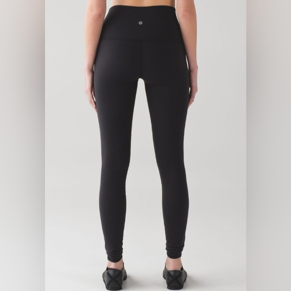 Lululemon Wander Under Mesh Tech Size 4! - Picture 2 of 4